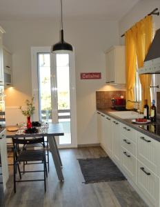 Kuchyň nebo kuchyňský kout v ubytování Lucas home