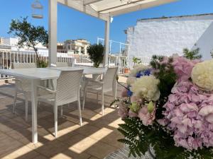 A balcony or terrace at Aduepassi apartments