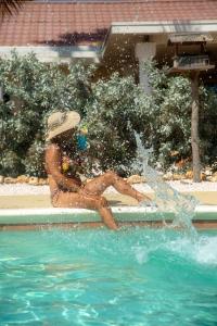 Kolam renang di atau dekat dengan Kas Amigu accomodations