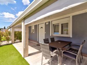 Balkon lub taras w obiekcie Holiday Home in Banjole near Beach