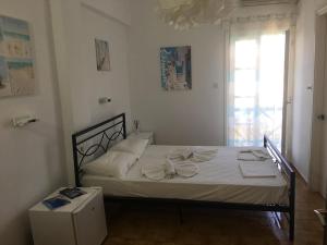 Postel nebo postele na pokoji v ubytování Nefeli rooms Ios