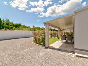 Balkon lub taras w obiekcie Holiday Home in Banjole near Beach