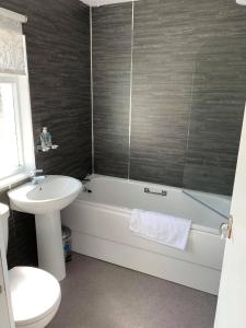 Kylpyhuone majoituspaikassa The Carisbrooke