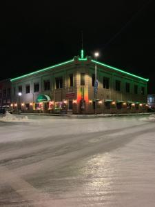 a building with green lights on the side of it at The Brooks Hotel Restaurant and Lounge in Wallace