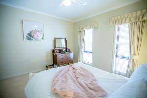 罗布Paula's Place 8 Ti Tree Close Robe的相册照片