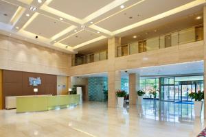 Ο χώρος του λόμπι ή της ρεσεψιόν στο Holiday Inn Express Tianjin Airport, an IHG Hotel