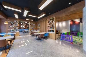 مطعم أو مكان آخر لتناول الطعام في Holiday Inn Express Qingdao Chengyang Central by IHG