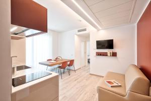TV a/nebo společenská místnost v ubytování Albamarina Residence