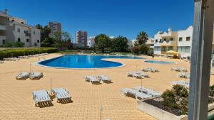 Bazén v ubytování Family Apartment Dunas De Alvor nebo v jeho okolí