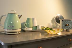 a kitchen counter with a teapot and dishes on it at DoSe di relax in Casertavecchia
