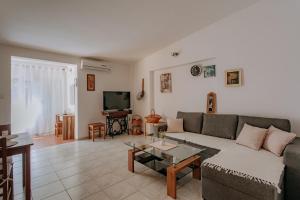 a living room with a couch and a table at Apartmani Melem in Stari Grad