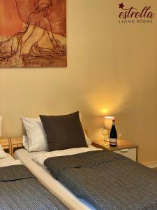 a bedroom with a bed and a painting on the wall at estrella24 LIVING ROOMS 87 Paris in Herne