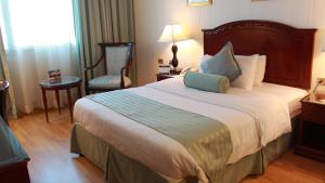 En eller flere senger på et rom på Swiss Al Hamra Hotel