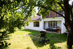 Vonkajšia záhrada v ubytovaní Apartmán Albert v Spa dedinke