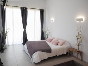 Galeriebild der Unterkunft Casa Lou, architect villa with heated pool at Begur, 470m2 in Begur