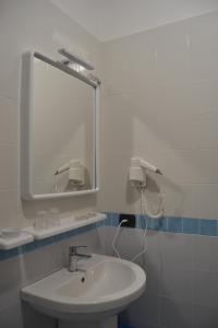 Koupelna v ubytování Tafuri Hotel + 24 fotografií