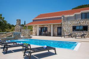 Villa con piscina y casa en Villa Madrevita Exclusive, en Zaton