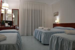 Postel nebo postele na pokoji v ubytování Tafuri Hotel