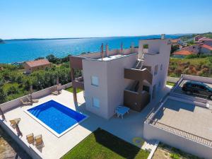 an aerial view of a house with a swimming pool at Zrno soli in Rtina