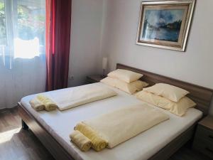 two twin beds in a room with a window at Apartment Gio in Novigrad Istria