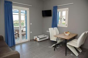 Posedenie v ubytovaní Οasis Apartments