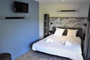 Postel nebo postele na pokoji v ubytování Lodges du Sancy