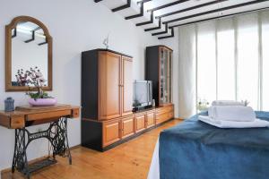 Televízia a/alebo spoločenská miestnosť v ubytovaní Apartment Beach Makarska