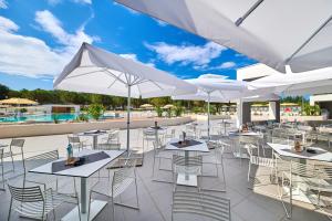 Restauracja lub miejsce do jedzenia w obiekcie Camping Stella Maris Mobile Homes