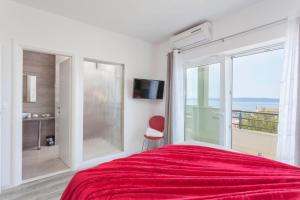 TV a/nebo společenská místnost v ubytování Villa Cupido in Makarska, private pool