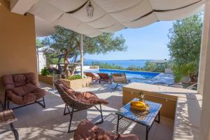 Bazén v ubytovaní Villa Cupido in Makarska, private pool alebo v jeho blízkosti