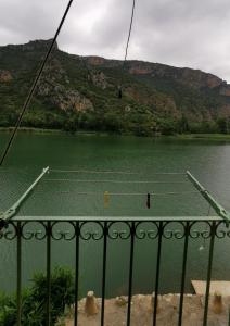 a tennis court in the middle of a lake at Lo Raconet in Sant Llorenç de Montgai