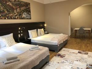 A bed or beds in a room at Hotel Brauhof Wien