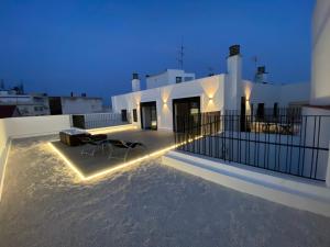 a house with lights on the roof at night at Aticos Concepción Centro in Córdoba