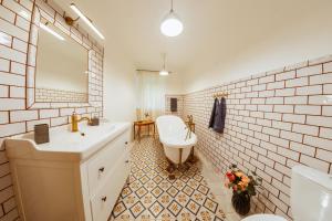 Ένα μπάνιο στο Apartmány Rodný dom Deža Hoffmanna