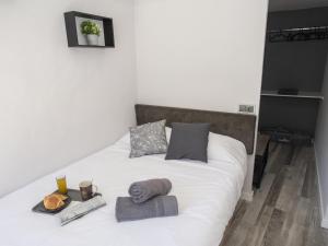Posteľ alebo postele v izbe v ubytovaní Elegante Apartamento para 5 en el centro de Cáceres con wifi