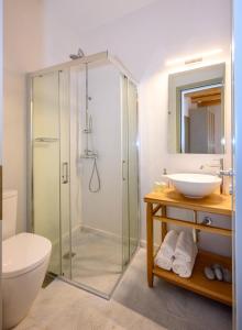 Koupelna v ubytování Selinitsa Residence Mani + 37 fotografií