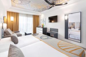 Postel nebo postele na pokoji v ubytování Hotel Riu Vistamar Gran Canaria - All Inclusive