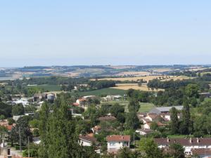 a town with houses and trees in the distance at Les Balcons du Pastel in Puylaurens