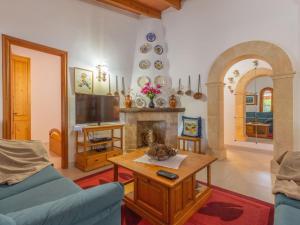TV a/nebo společenská místnost v ubytování Holiday Home Ca Na Guerrera by Interhome + 37 fotografií