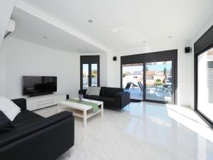 Gallery image of Holiday Home Alberes by Interhome in Empuriabrava