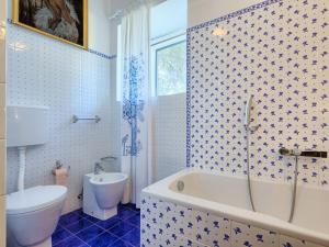 Łazienka w obiekcie Villa Moira by Interhome