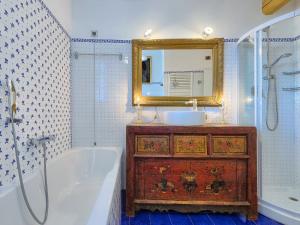 Łazienka w obiekcie Villa Moira by Interhome