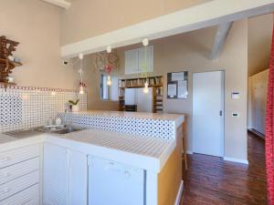 Kuchnia lub aneks kuchenny w obiekcie Villa Moira by Interhome
