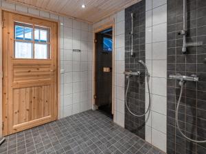 Koupelna v ubytování Holiday Home Aspilevi by Interhome