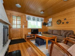 Гостиная зона в Holiday Home Kierinniemi by Interhome