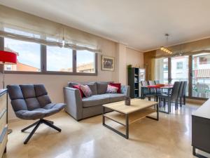 Posezení v ubytování Apartment Marina Raset by Interhome