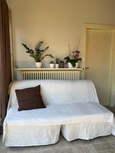 Giường trong phòng chung tại Villa Cecalina +68 ảnh