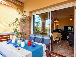 een tafel met een blauwe tafeldoek op een patio bij Holiday Home Oasis by Interhome in Calafell