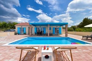 Πισίνα στο ή κοντά στο Villa Jurenda
