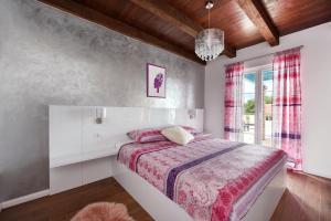 a bedroom with a bed and a window at Villa Jurenda in Sukošan